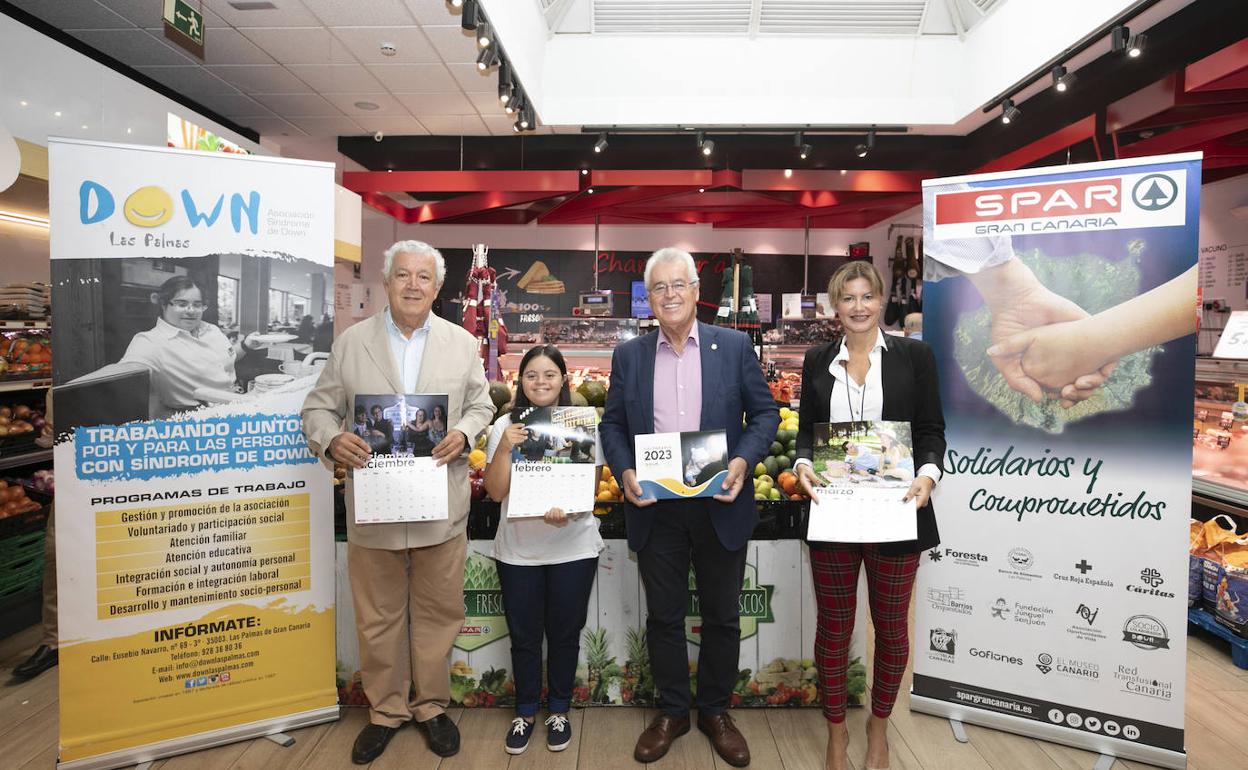 SPAR Gran Canaria vuelve a vender el calendario de la Asociación Síndrome de Down Las Palmas
