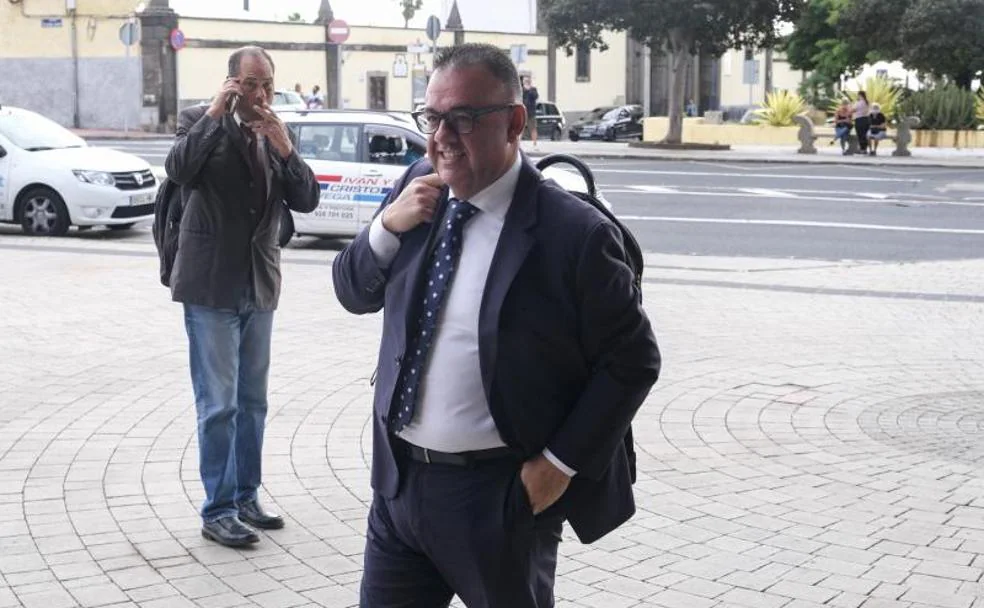 Conrado Domínguez llega a los Juzgados el día de su comparecencia ante el juez, el 29 de septiembre. 