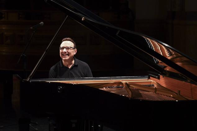 Michel Camilo, durante el ensayo celebrado en la mañana de este sábado en el Teatro Pérez Galdós. 