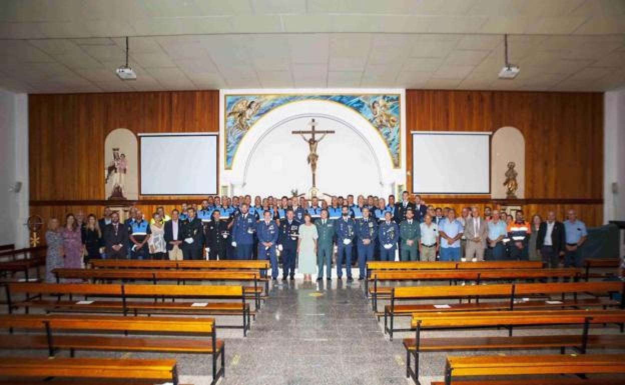 Foto de familia de los homenajeados. 