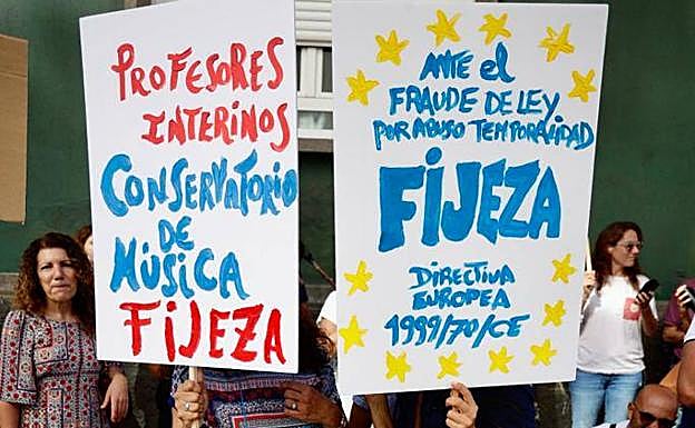 Galería. Protesta de los profesores de conservatorios de Canarias.