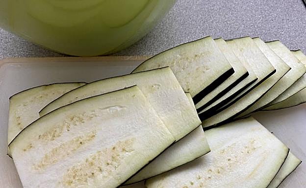 Imagen principal - Corte de la berenjena. 