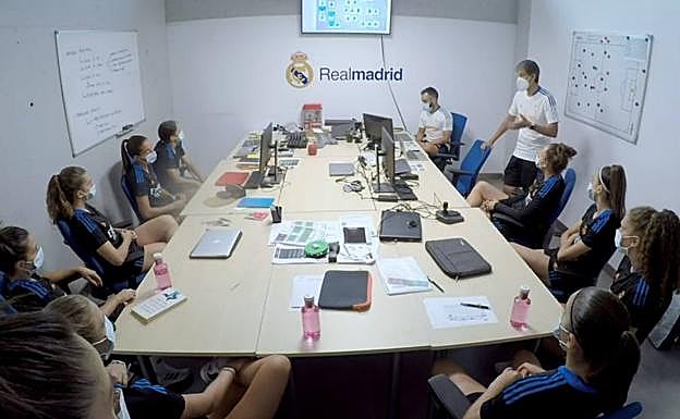 Reunión del equipo en las instalaciones del Real Madrid. 