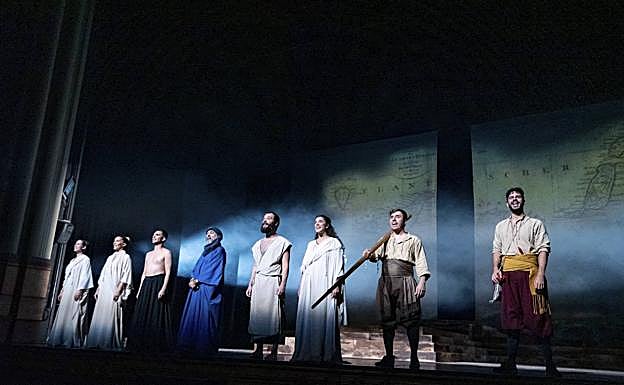 Imagen principal - Distintos momentos de la presentación del montaje. 