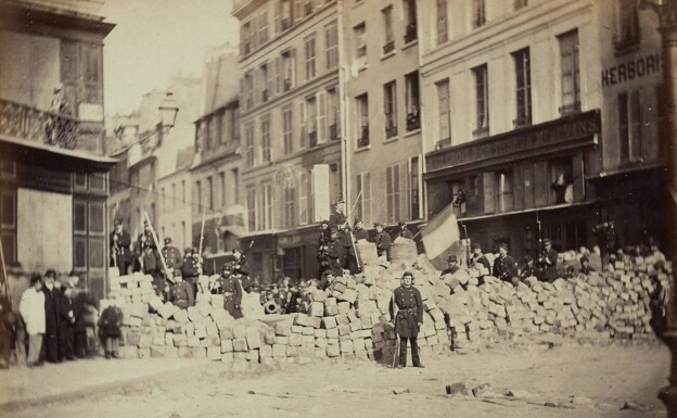 'Barricada en la Rue de la Roquette, Plaz de la Bastilla, 18 de marzo de 1871. Impresión a la albúmina. 