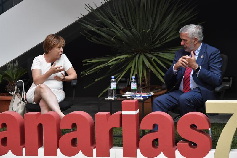 La rectora de La Laguna, Rosa Aguilar, y el rector de la ULPGC, Lluís Serra, en un encuentro reciente. 