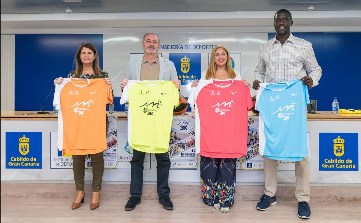 De izquierda a derecha: Mercedes Díaz, Francisco Castellano, Isabel Mena y Sitapha Savané. 