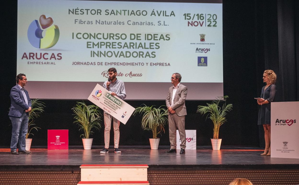 Arucas premia la idea de extraer fibras naturales de plataneras