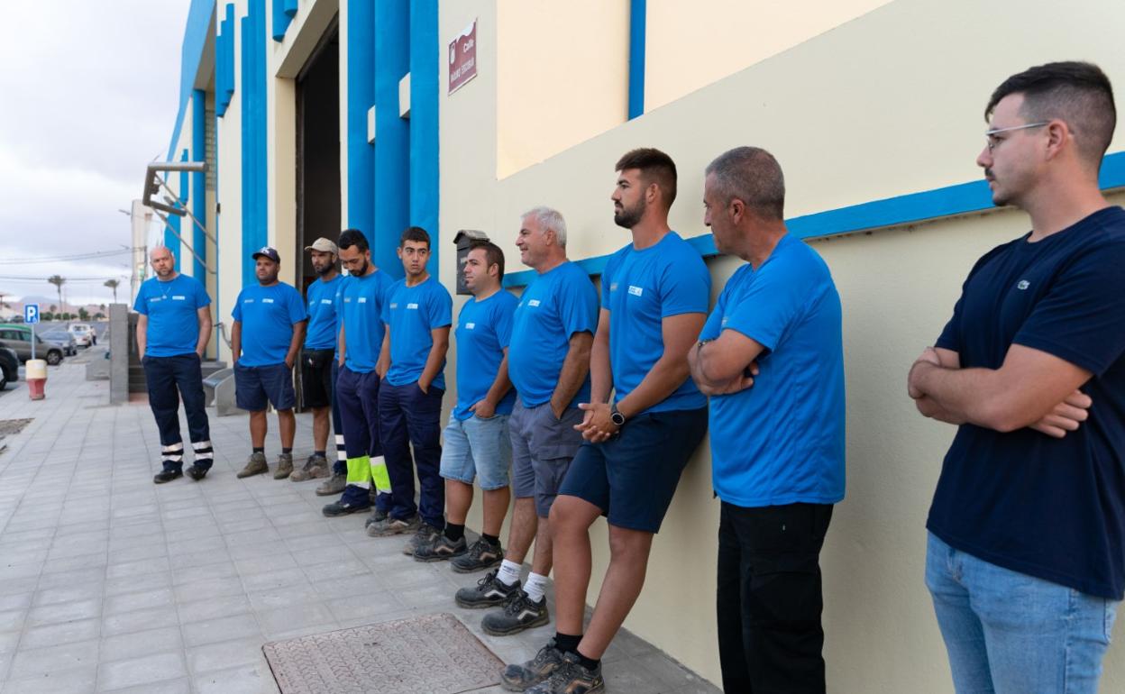 Los nuevos trabajadores, en las instalaciones del CAAF en Puerto del Rosario. 
