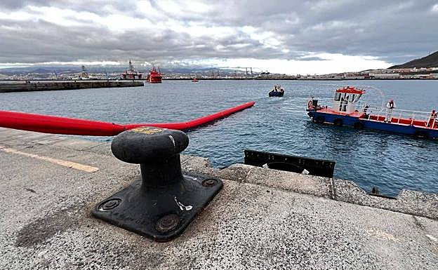 Simulacro vertido en el Puerto de Las Palmas. /