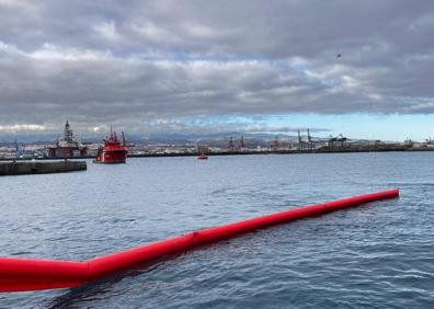 Imagen secundaria 1 - El puerto acoge un simulacro de vertido de fue-oil