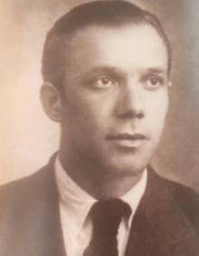 Imagen secundaria 2 - Arriba, vista de Los Llanos en los años 40. La tienda de Ojeda estaba en las casas de la derecha. Debajo, tarjeta de comprador de Ojeda de 1932. Y al lado, el fundador, José Ojeda León. 