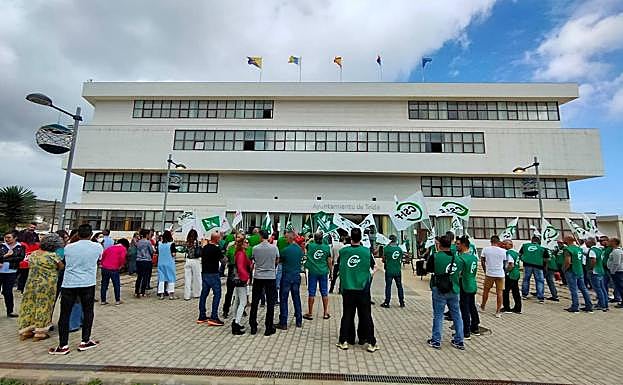 Manifestación este jueves de los trabajadores a las puertas del Ayuntamiento.