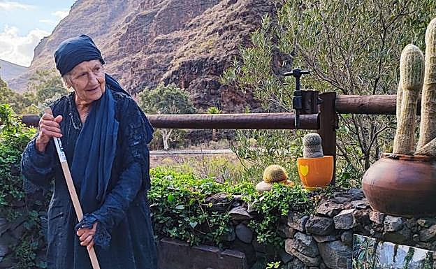 Yldaura Suárez, en la piel de su personaje Dulcinea, durante el rodaje en Guayadeque. 