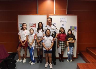 Imagen secundaria 1 - Entregados los premios del concurso &#039;Policía somos todos&#039;