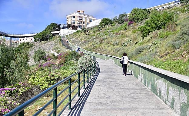 Subir andando no es una alternativa para muchos usuarios. 