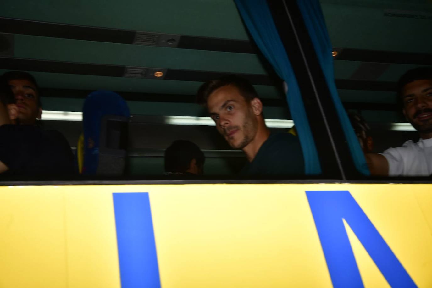 Fotos: La afición recibe por todo lo alto a los jugadores de la UD en Fondos de Segura