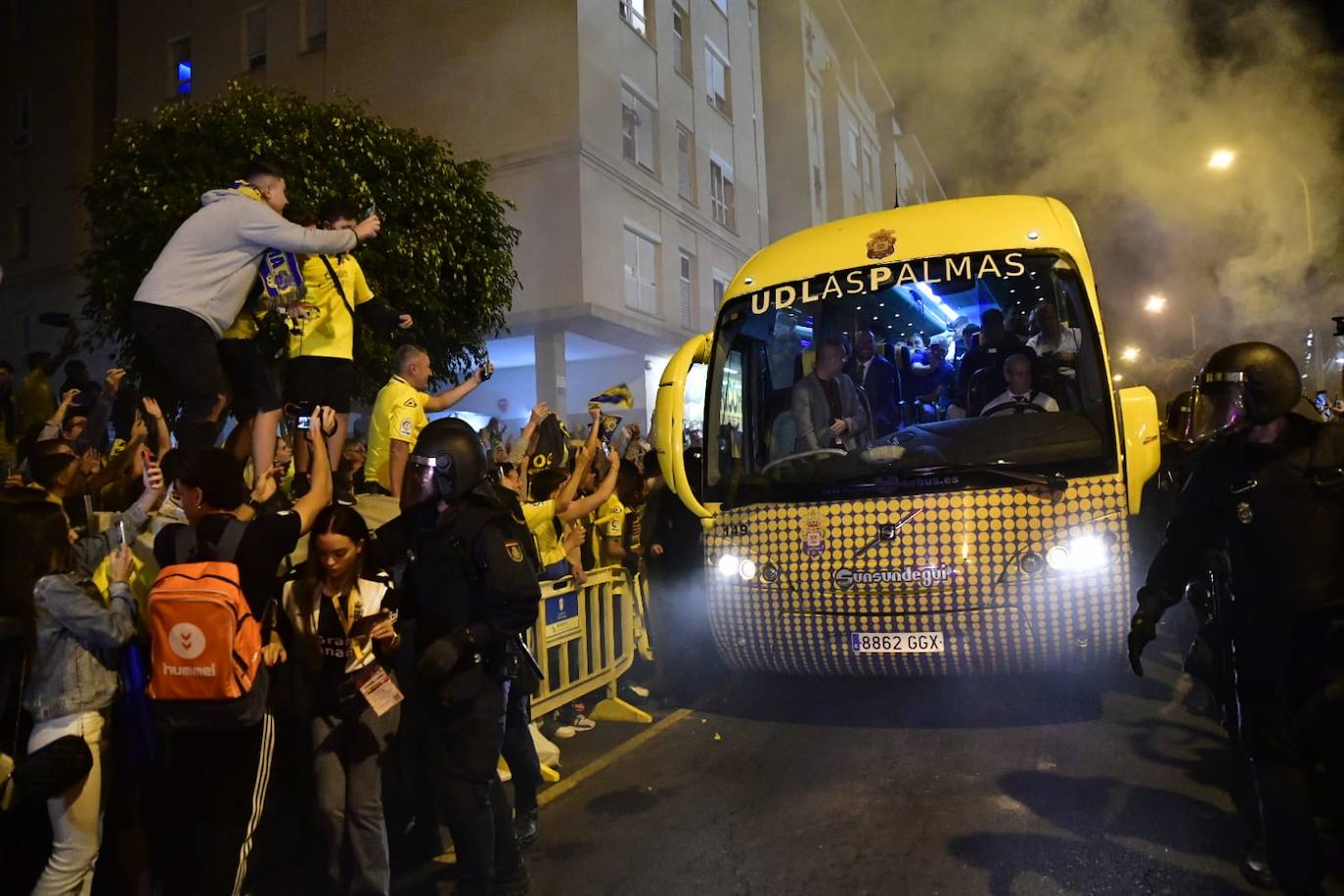 Fotos: La afición recibe por todo lo alto a los jugadores de la UD en Fondos de Segura