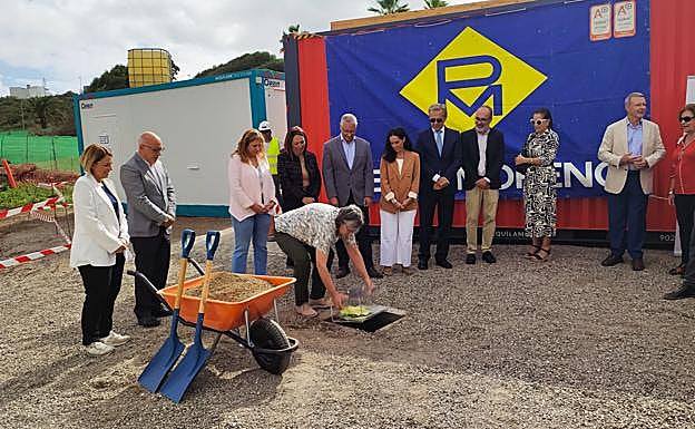 Colocación de la primera piedra en San Francisco de Paula. 