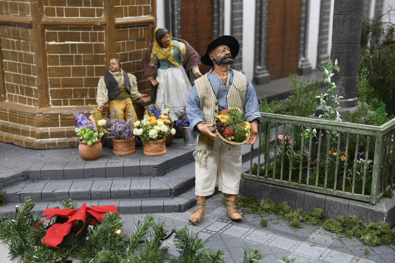 Fotos: HiperDino presenta su Belén, que este año cuenta con 200 piezas