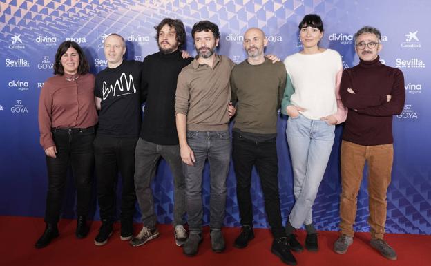 El equipo de 'As bestas' con Rodrigo Sorogoyen al frente en la Academia del Cine Español.