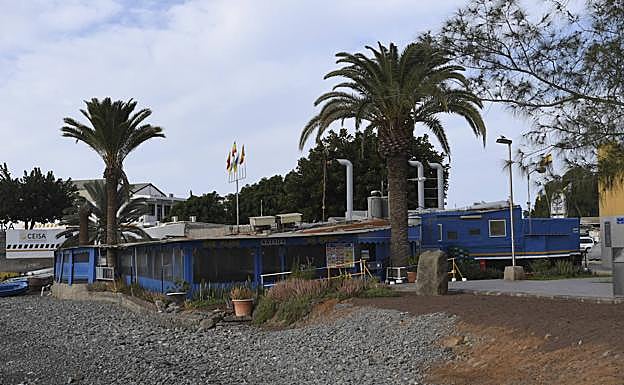 Vista general del bar desde el lado que mira al mar. 