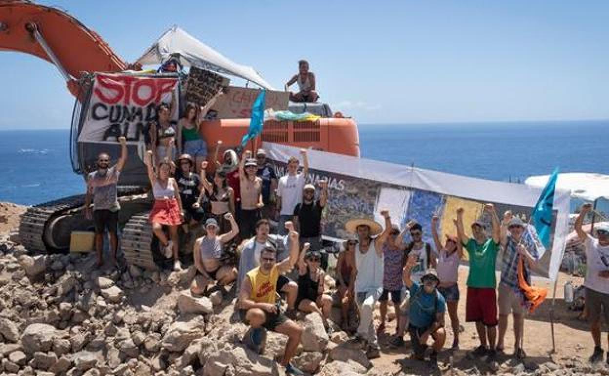 Movilización ciudadana contra el proyecto de urbanización en el Puertito de Adeje. 