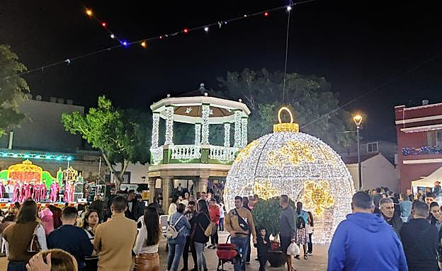 Imagen principal - La Aldea de San Nicolás prende las luces de la Navidad