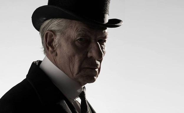 Ian McKellen da vida a un envejecido Sherlock Holmes. 