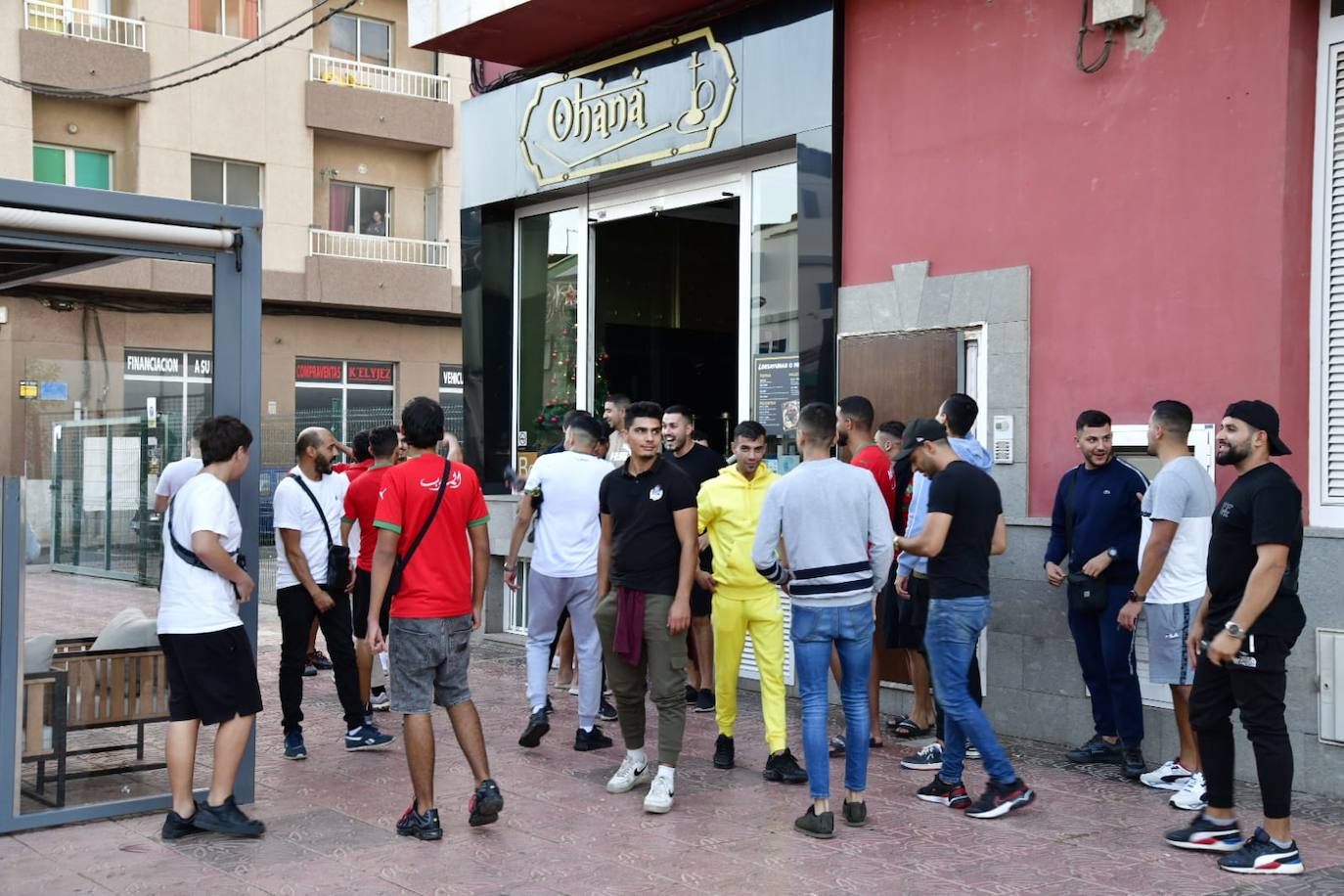 Fotos: Aficionados de Marruecos ven el partido en Vecindario