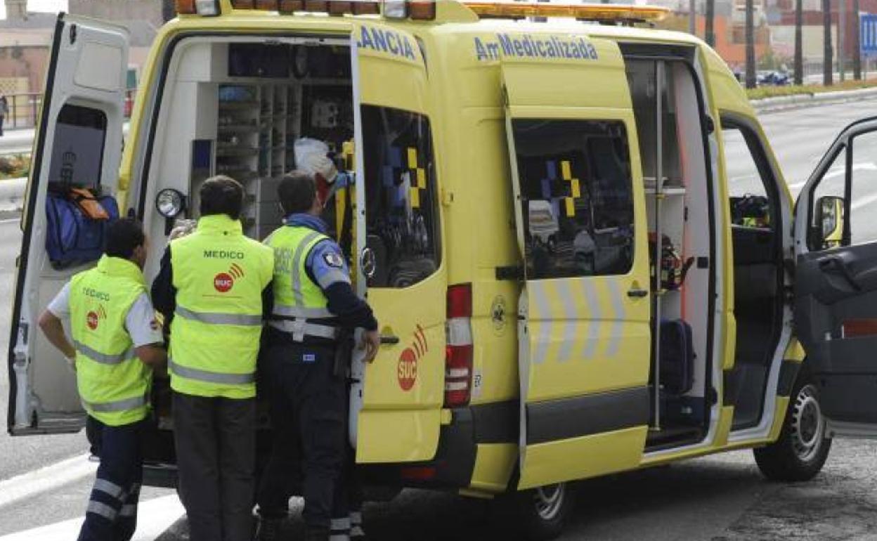 Imagen de archivo de una ambulancia del SUC. 