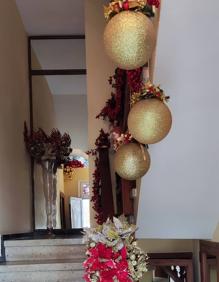 Imagen secundaria 2 - Detalles de la fachada y del interior de la casa. 