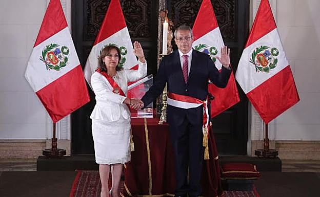 La nueva presidenta de Perú conforma un gobierno técnico con rostros nuevos