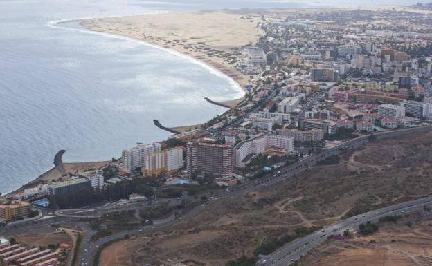 A la derecha de la imagen, terrenos de El Veril donde irá un parque acuático con hotel asociado. 