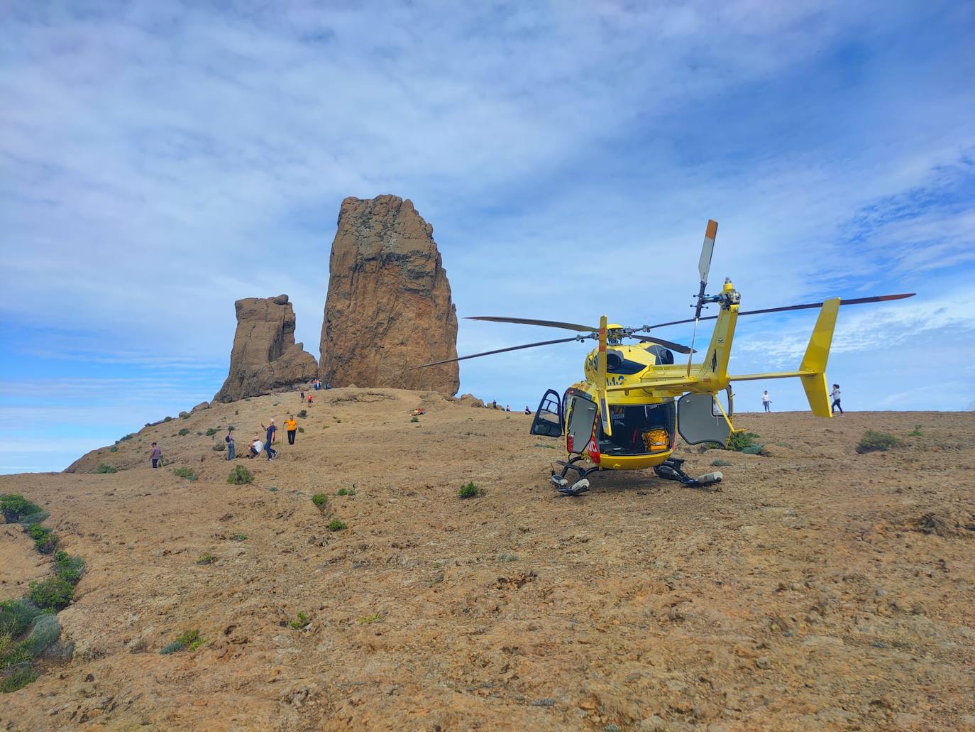 Imagen del rescate del senderista en el Roque Nublo. 