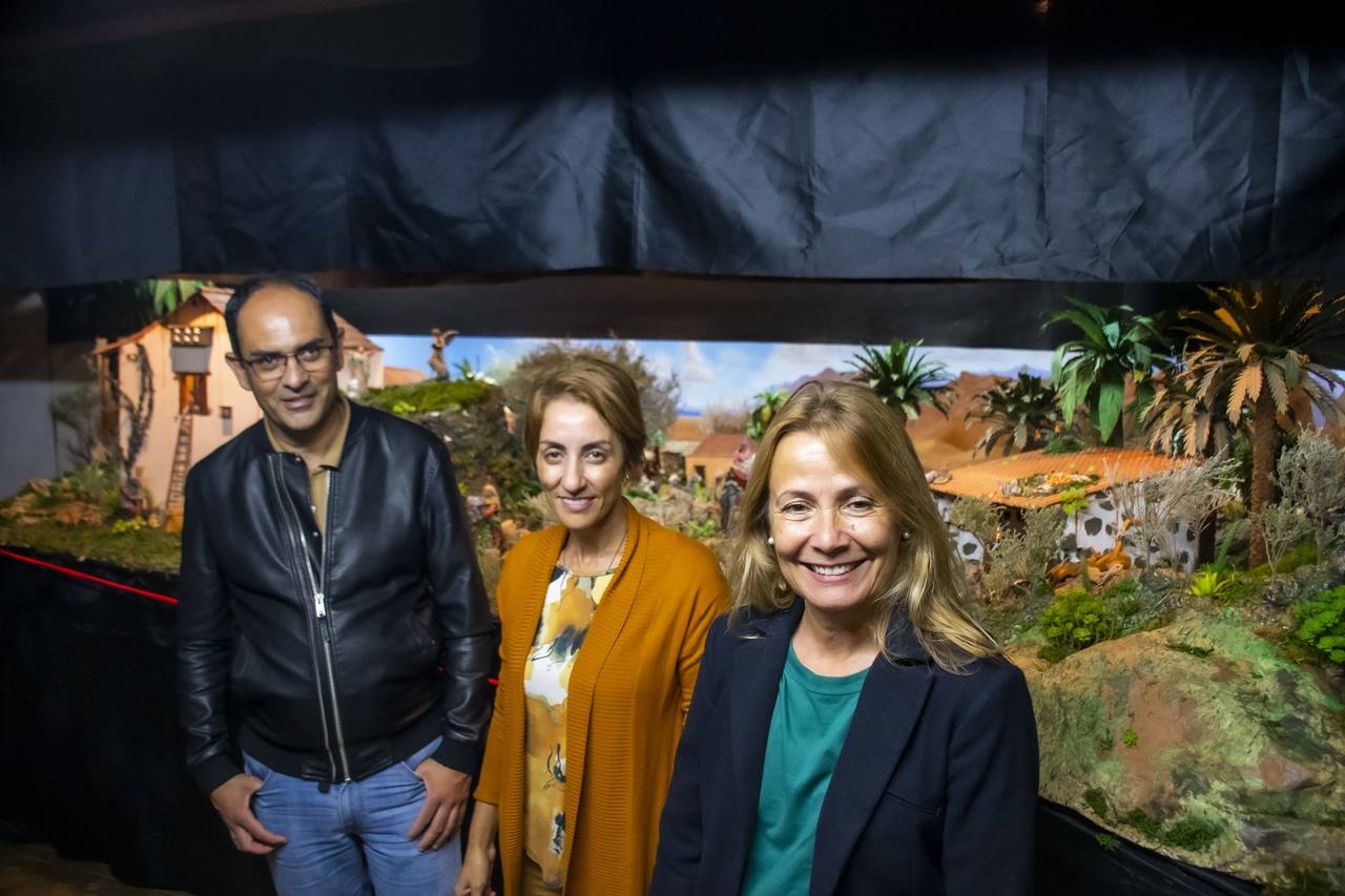 Imagen secundaria 1 - Imágenes de la inauguración del Belén. 