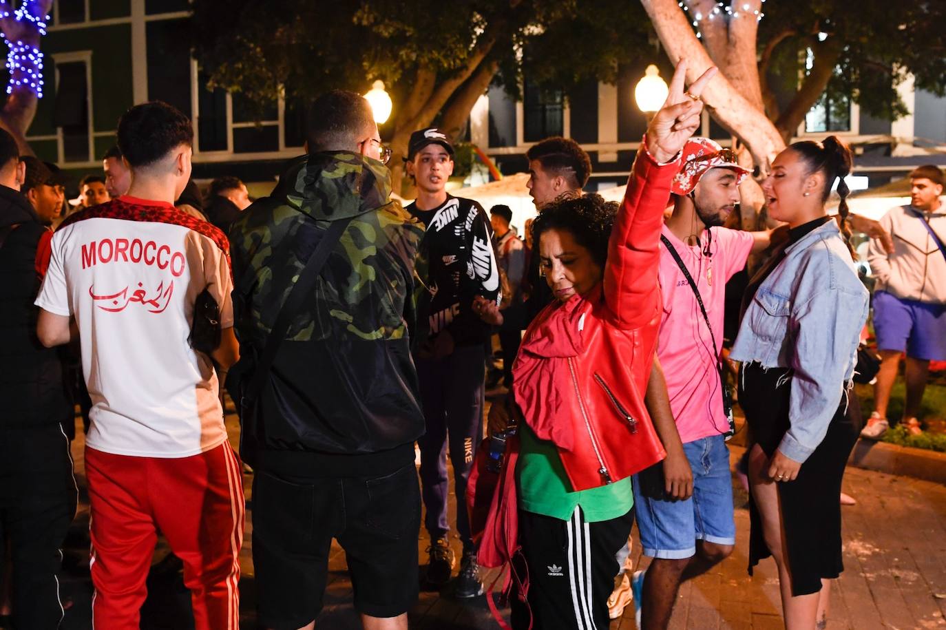 Fotos: Marroquíes viendo la semifinal del Mundial en Las Palmas de Gran Canaria
