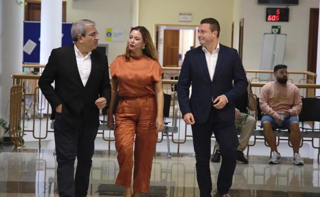 El Cabildo compromete 8 millones de euros para soterrar el tendido de Yaiza