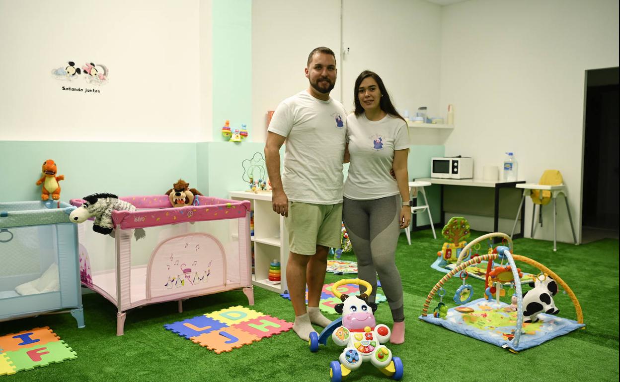 Lorena Déniz y Ángel Monagas en el negocio que acaban de estrenar en la calle Mayorazgo. 