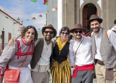 Imagen secundaria 1 - Los labradores toman Santa Lucía