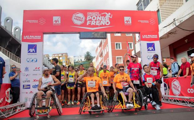 Inicio de la carrera en la capital grancanaria.