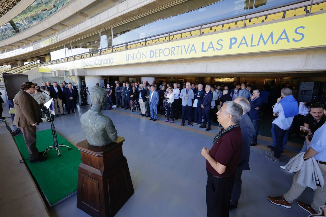 Fotos: La UD celebra su tradicional almuerzo de navidad