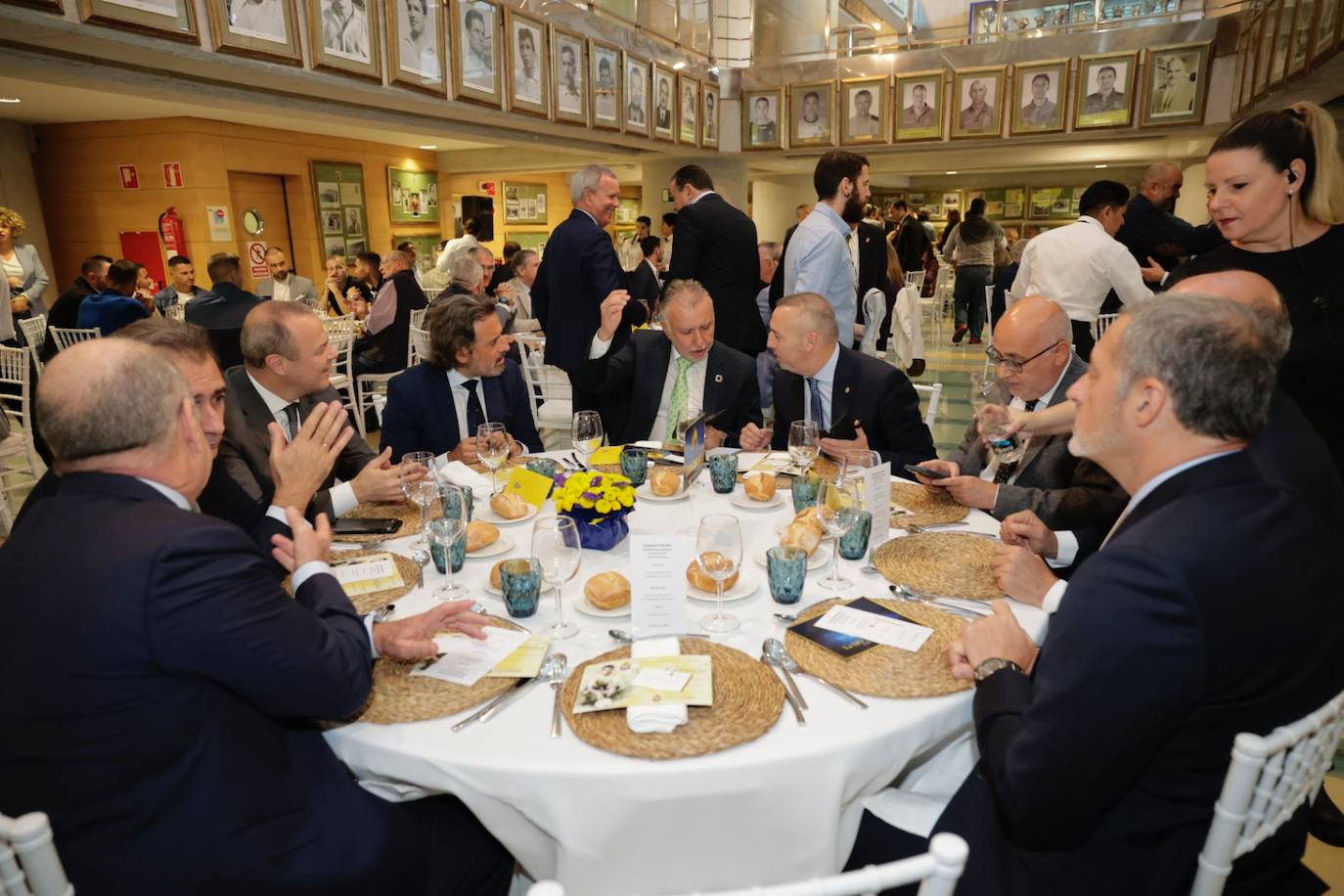 Fotos: La UD celebra su tradicional almuerzo de navidad