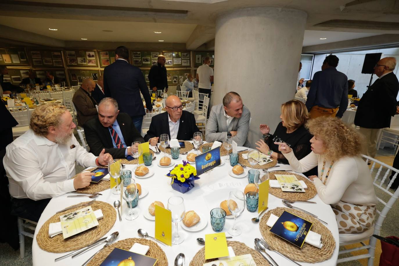 Fotos: La UD celebra su tradicional almuerzo de navidad