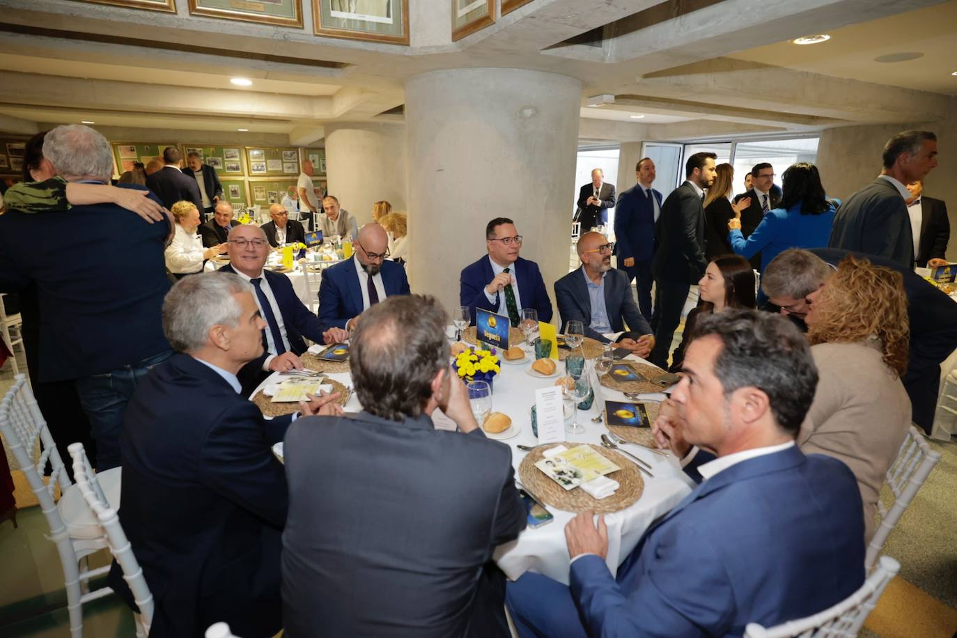 Fotos: La UD celebra su tradicional almuerzo de navidad