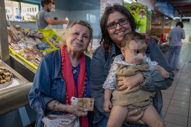 Fotos: Los mercados grancanarios recuperan la ilusión con la cena navideña