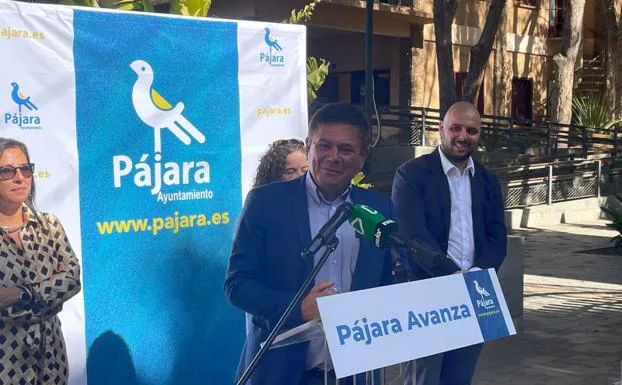 El alcalde Pedro Armas, en la presentación de los nuevos sistemas de seguridad en ocho playas. 