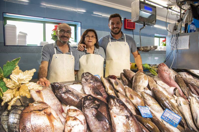 Fotos: Los mercados grancanarios recuperan la ilusión con la cena navideña