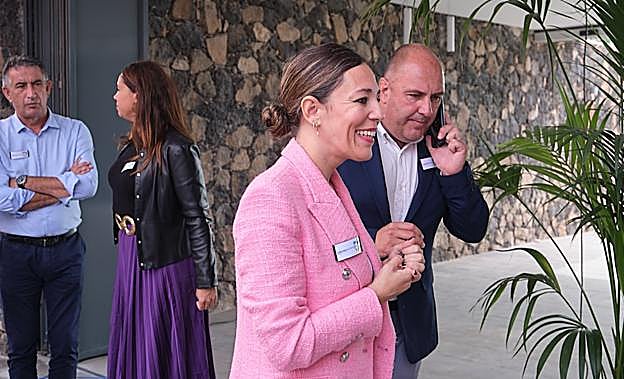 Jessica de León, consejera de Turismo, portavoz del PP y secretaria del consejo de gobierno del Cabildo, con el presidente Sergio Lloret. 