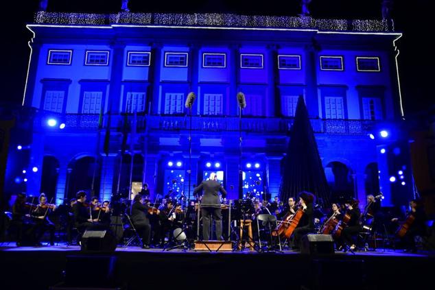 La Plaza de Santa Ana disfruta de la Navidad al ritmo de la música